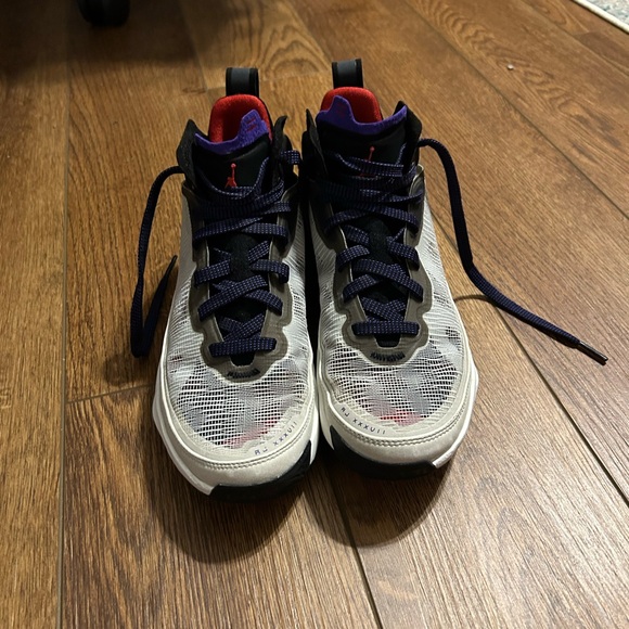 Air Jordan XXXVII (gs) size 5.5 basketball shoes (with box) - Picture 2 of 10